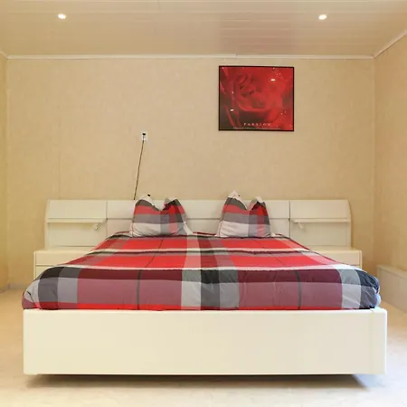 Peaceful Hideaway Near Belgian Border, Cleaning Included Ferienhaus Ulicoten